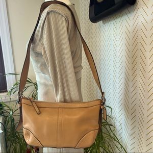 Coach shoulder bag / leather / camel / beige / brown